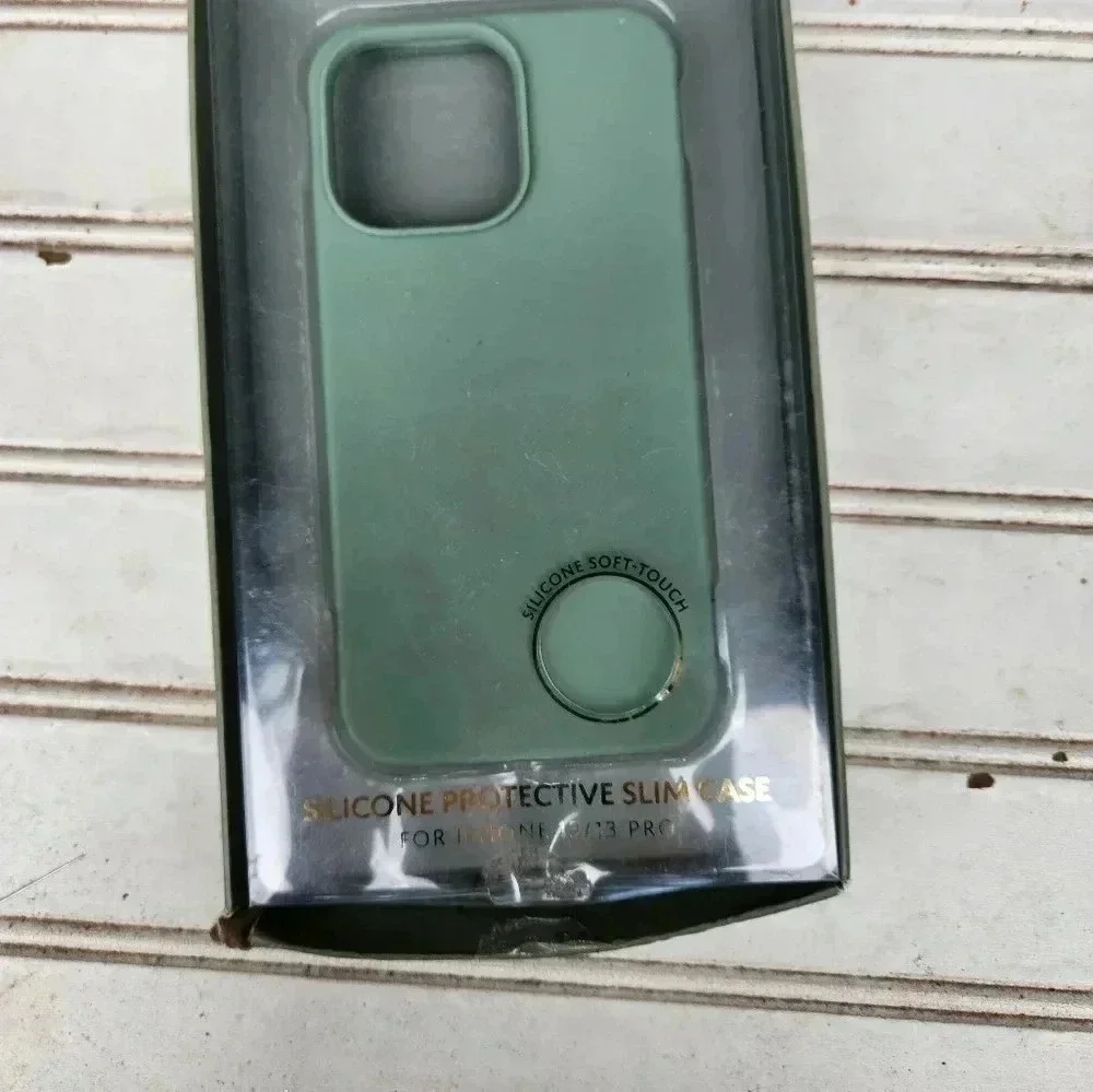 IPhone 13/13 Pro Delilah Case Damaged Box
